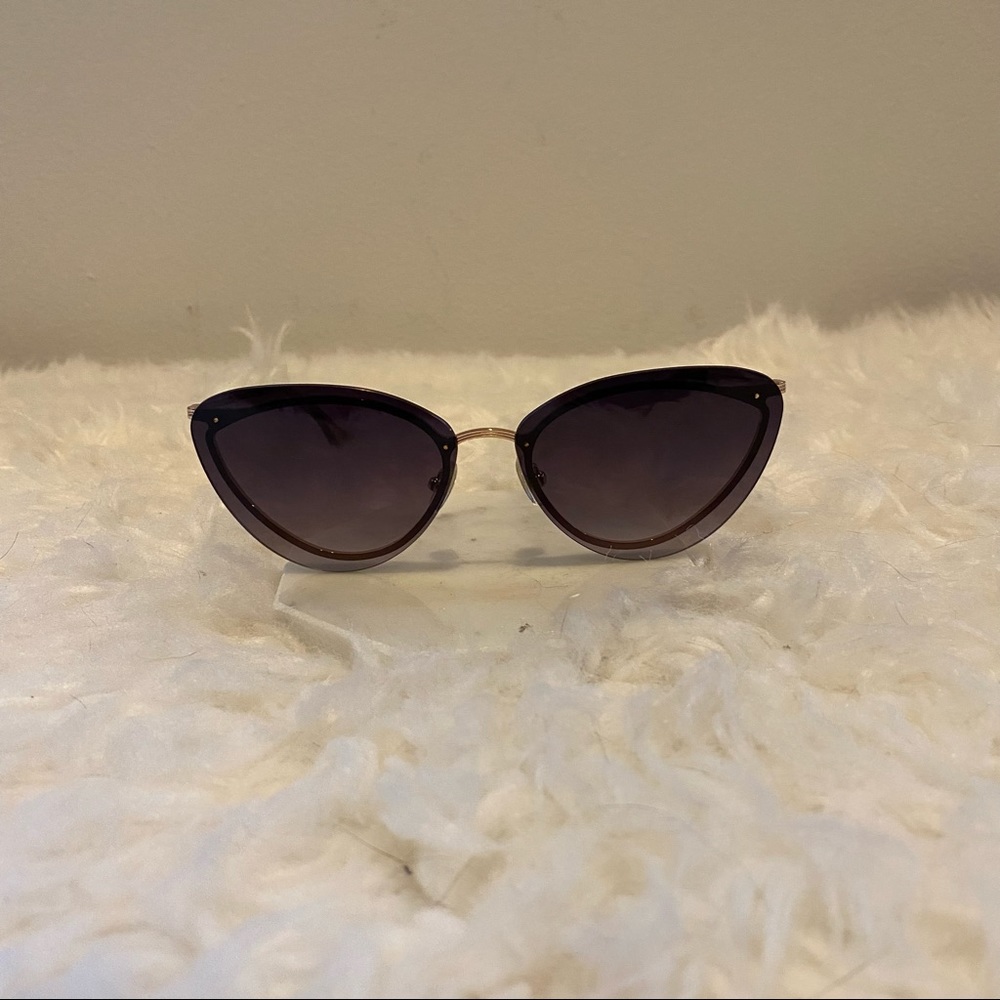 ✨🆕 Krewe x Billy Reid Lillian Rimless Cat-Eye Sunglasses, black